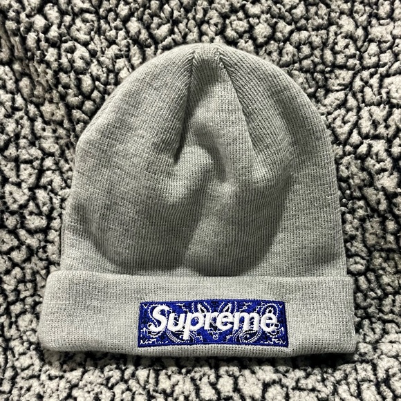 Supreme x New Era FW19 Bandana Box Logo Grey Beanie - Picture 1 of 2
